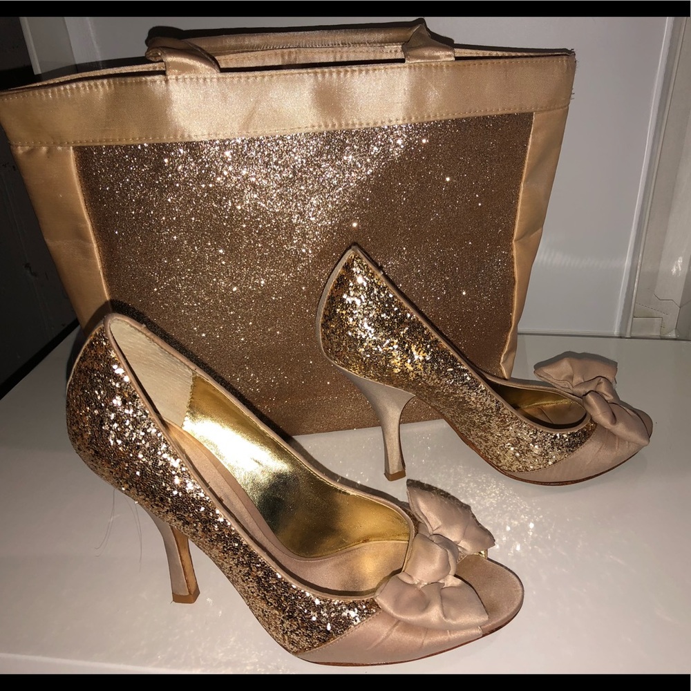 Nina Gold Pumps with bonus Bag!